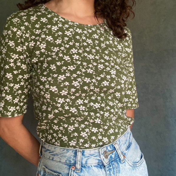 Green and white flower pattern shirt! - Picture 1 of 4